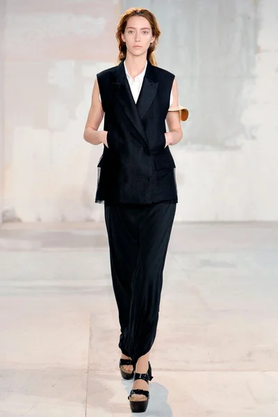 Look 25